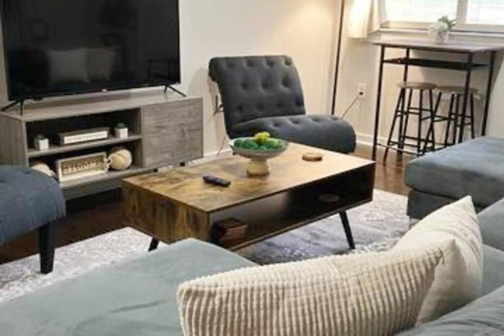 Apartament Townhouse In Uptown King Bed-Wi-Fi-Free Parking-Pool Charlotte Zewnętrze zdjęcie